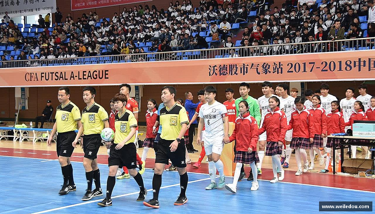 冲破困境，迈向新的高峰。